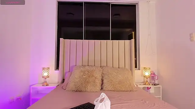 Snapshot of Aliison_Smith chatting on November 8, 4:34 am Aliison Smith online show from November 8, 4:34 am