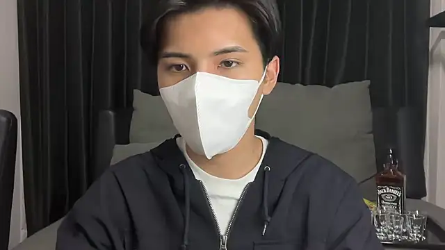 Snapshot of Lio_kun chatting on April 18, 1:04 pm Lio kun online show from April 18, 1:04 pm