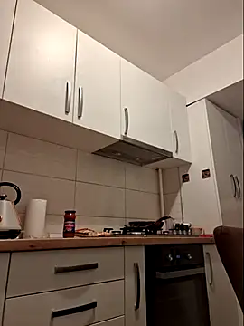 AveryWillow online show from February 19, 8:10 pm