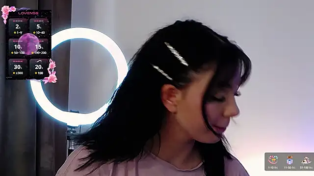 AveryWillow online show from March 5, 2:45 pm