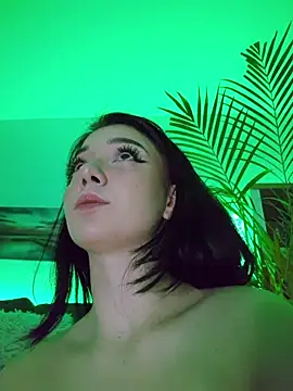 AveryWillow online show from November 19, 10:10 pm