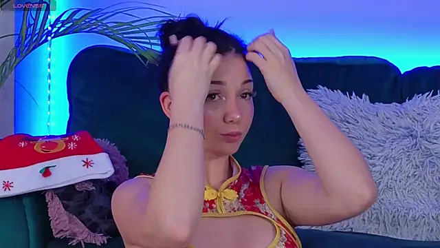 AveryWillow online show from December 14, 11:31 pm