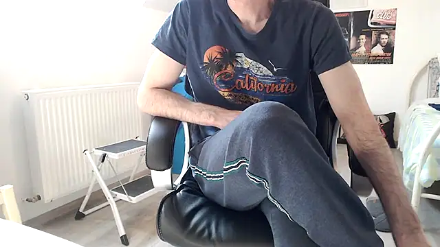 Snapshot of SteveStiffbone chatting on March 4, 12:44 pm SteveStiffbone online show from March 4, 12:44 pm
