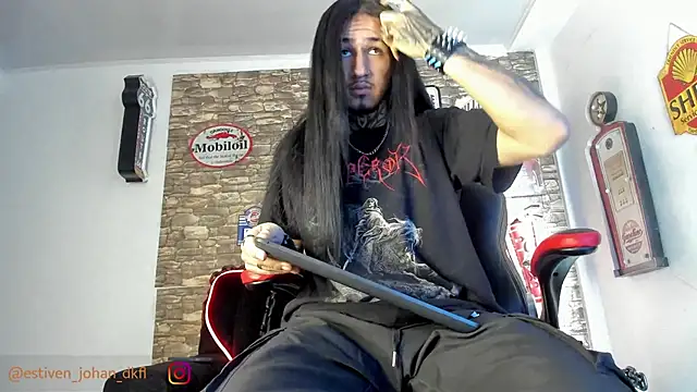 Snapshot of the_beast_master_ chatting on February 5, 12:27 pm the beast master online show from February 5, 12:27 pm