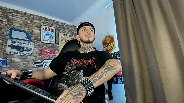 Snapshot of the_beast_master_ chatting on February 6, 12:16 pm the beast master online show from February 6, 12:16 pm