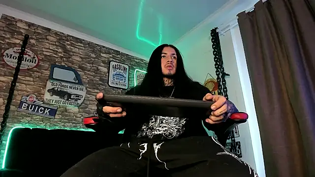 Snapshot of the_beast_master_ chatting on February 26, 12:14 pm the beast master online show from February 26, 12:14 pm