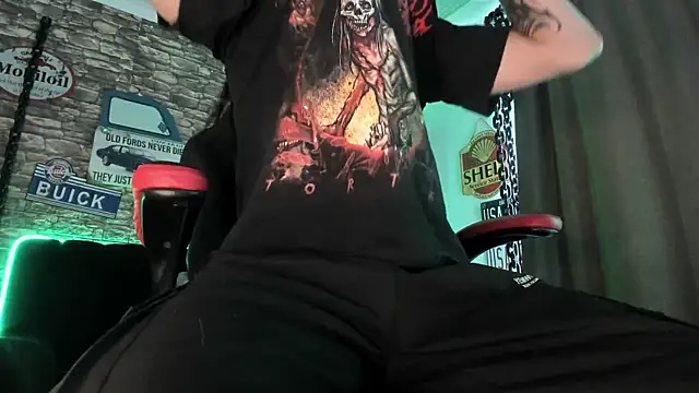 Snapshot of the_beast_master_ chatting on March 11, 12:17 pm the beast master online show from March 11, 12:17 pm