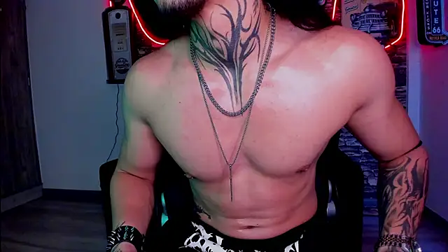 Snapshot of the_beast_master_ chatting on September 18, 9:06 pm the beast master online show from September 18, 9:06 pm