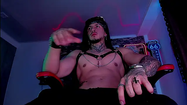 Snapshot of the_beast_master_ chatting on September 24, 8:56 pm the beast master online show from September 24, 8:56 pm