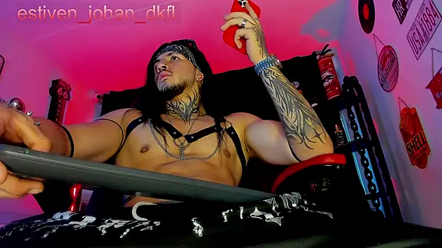 Snapshot of the_beast_master_ chatting on October 13, 9:48 pm the beast master online show from October 13, 9:48 pm