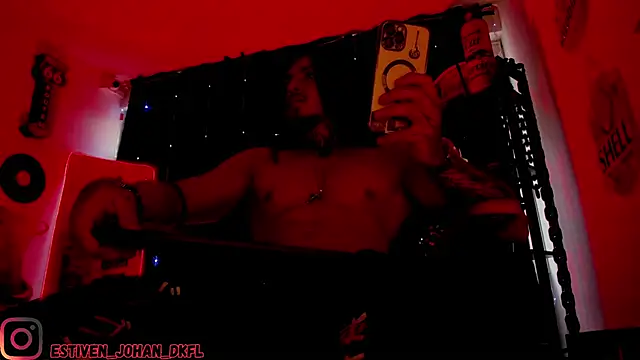 Snapshot of the_beast_master_ chatting on December 15, 8:02 pm the beast master online show from December 15, 8:02 pm