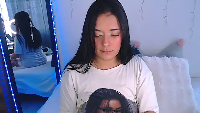 Snapshot of Samanta_james19 chatting on April 2, 5:54 pm Samanta james19 online show from April 2, 5:54 pm