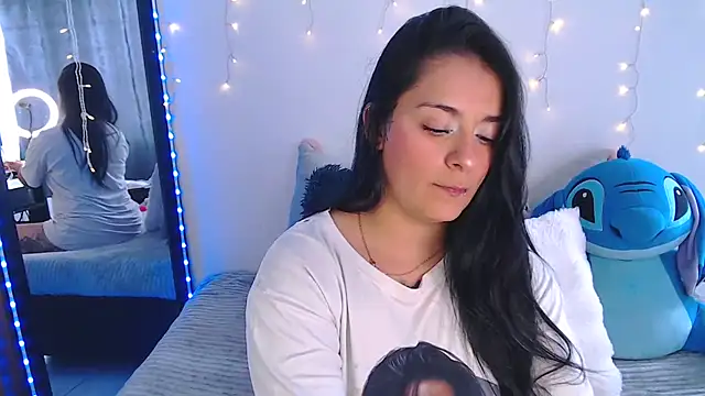 Snapshot of Samanta_james19 chatting on April 17, 6:00 pm Samanta james19 online show from April 17, 6:00 pm
