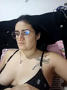 Snapshot of Hanna_Kinsley chatting on November 4, 3:38 am Hanna Kinsley online show from November 4, 3:38 am