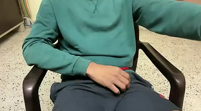 Snapshot of rahul_4u chatting on February 14, 1:29 pm rahul 4u online show from February 14, 1:29 pm