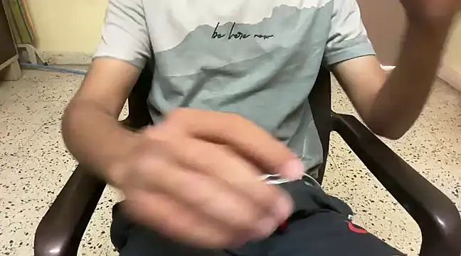 Snapshot of rahul_4u chatting on February 19, 8:12 am rahul 4u online show from February 19, 8:12 am