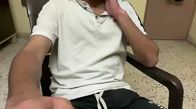 Snapshot of rahul_4u chatting on March 17, 6:00 pm rahul 4u online show from March 17, 6:00 pm