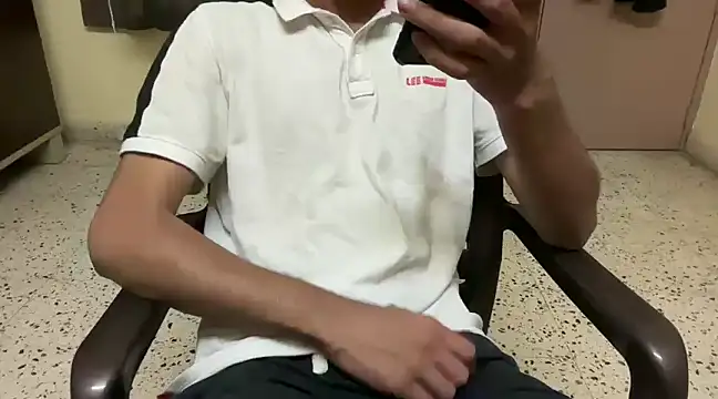 Snapshot of rahul_4u chatting on March 19, 3:51 pm rahul 4u online show from March 19, 3:51 pm