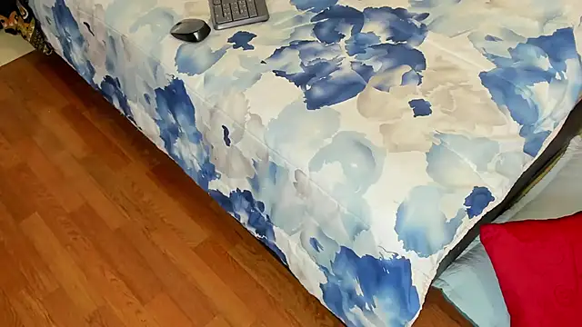 naomiii   online show from November 8, 11:43 am