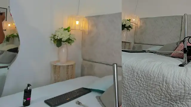 naomiii   online show from November 14, 11:53 am