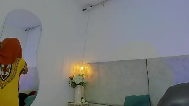 naomiii   online show from December 17, 11:38 am