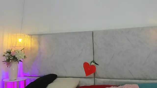 naomiii   online show from February 19, 11:39 am