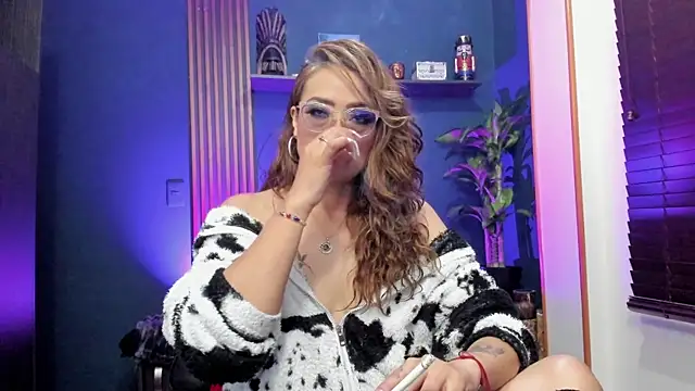 Snapshot of AdeleMourfg chatting on June 6, 3:55 am AdeleMourfg online show from June 6, 3:55 am