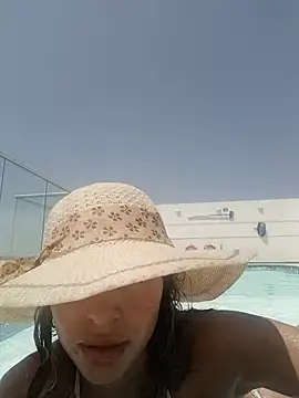 Snapshot of Karolgood3 chatting on June 27, 4:01 pm Karolgood3 online show from June 27, 4:01 pm