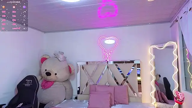 Jazmin tay online show from November 15, 11:51 am