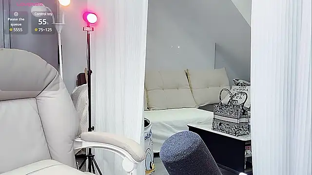 yoyo520- online show from March 8, 8:14 pm