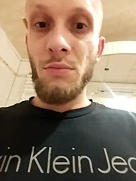 Snapshot of hoot_denis28 chatting on December 21, 8:28 am hoot denis28 online show from December 21, 8:28 am