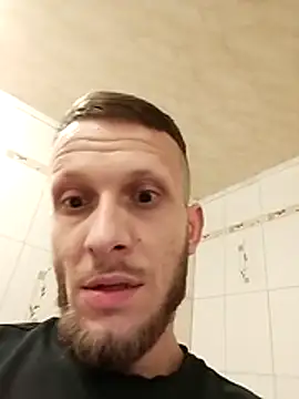 Snapshot of hoot_denis28 chatting on December 21, 5:18 pm hoot denis28 online show from December 21, 5:18 pm