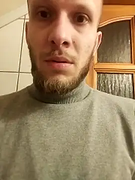 Snapshot of hoot_denis28 chatting on December 26, 2:16 pm hoot denis28 online show from December 26, 2:16 pm