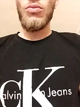 Snapshot of hoot_denis28 chatting on December 27, 2:25 am hoot denis28 online show from December 27, 2:25 am