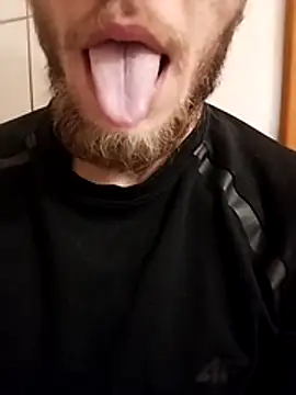 Snapshot of hoot_denis28 chatting on January 10, 1:41 pm hoot denis28 online show from January 10, 1:41 pm