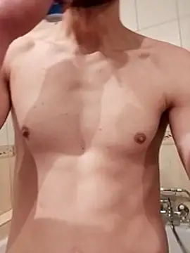 Snapshot of hoot_denis28 chatting on January 11, 9:47 am hoot denis28 online show from January 11, 9:47 am