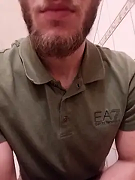 Snapshot of hoot_denis28 chatting on January 12, 4:10 am hoot denis28 online show from January 12, 4:10 am