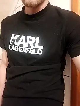 Snapshot of hoot_denis28 chatting on March 23, 6:37 am hoot denis28 online show from March 23, 6:37 am