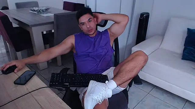 estebandelouis online show from February 19, 8:10 pm