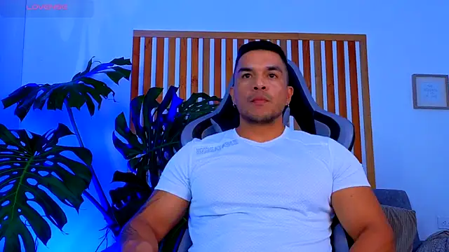 estebandelouis online show from May 23, 1:00 am