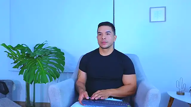 estebandelouis online show from June 10, 11:31 am