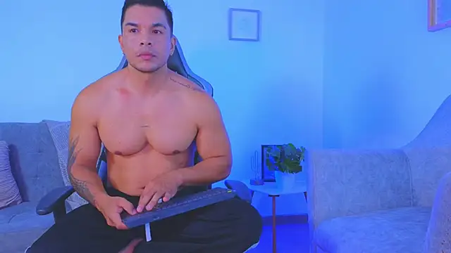estebandelouis online show from June 19, 11:14 am