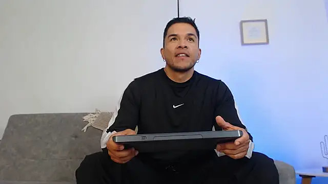 estebandelouis online show from July 6, 11:51 am