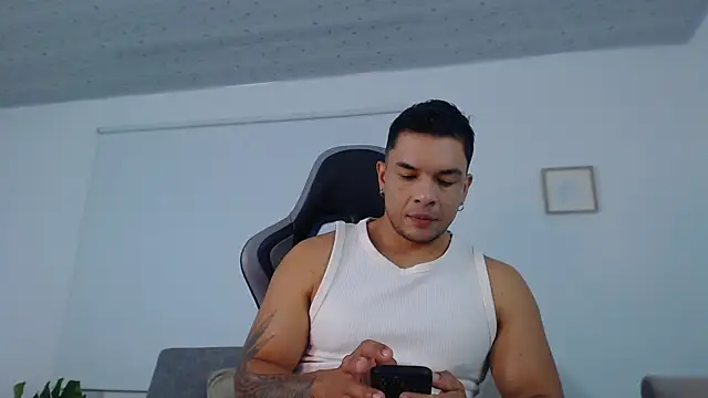 estebandelouis online show from July 11, 11:57 am
