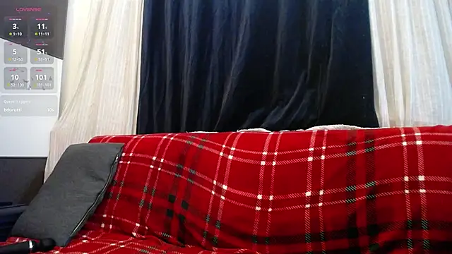 Blond Woman online show from December 2, 3:58 pm