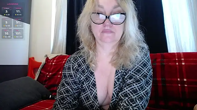 Blond Woman online show from December 16, 11:12 am