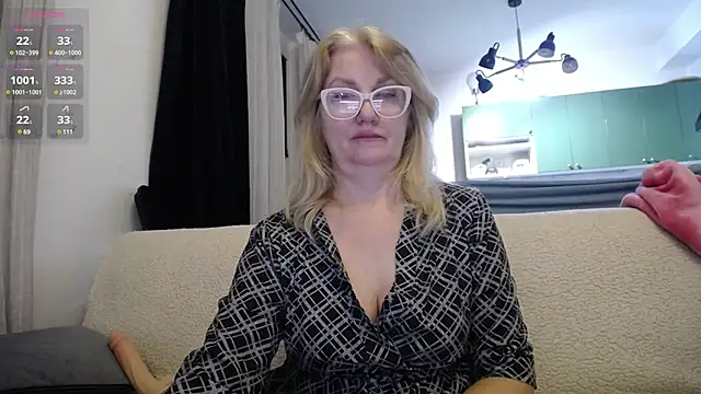 Blond Woman online show from January 15, 8:48 pm
