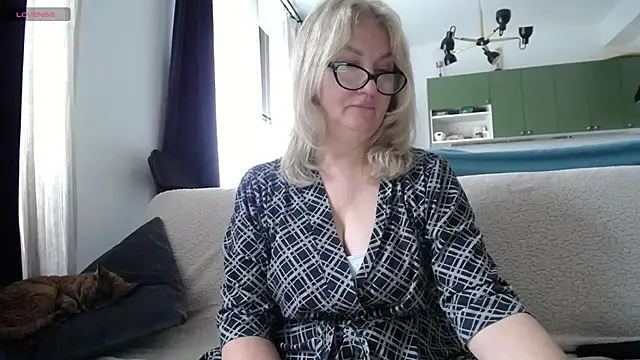 Blond Woman online show from January 27, 11:32 am