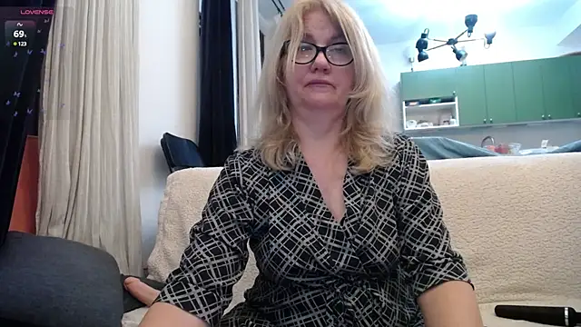 Blond Woman online show from January 28, 9:19 pm