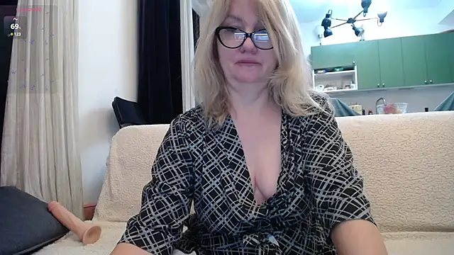 Blond Woman online show from January 29, 9:39 pm